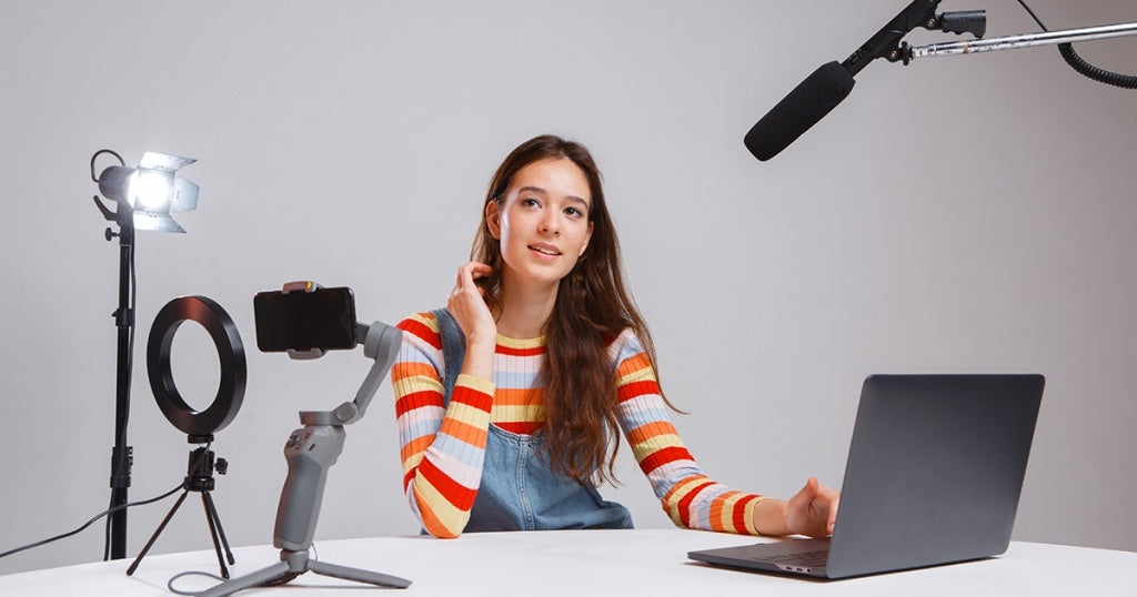 Outfit Kece Buat Konten? Ini Dia Look yang Auto Estetik Buat Feed & Reels-mu