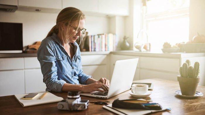 5 Tips Nyaman Bekerja di Rumah Selama Pandemi. Jitu Banget, Lho!