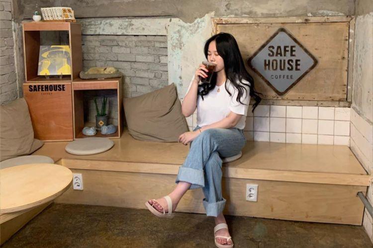 5 Tips OOTD Estetik meski Berfoto di Rumah