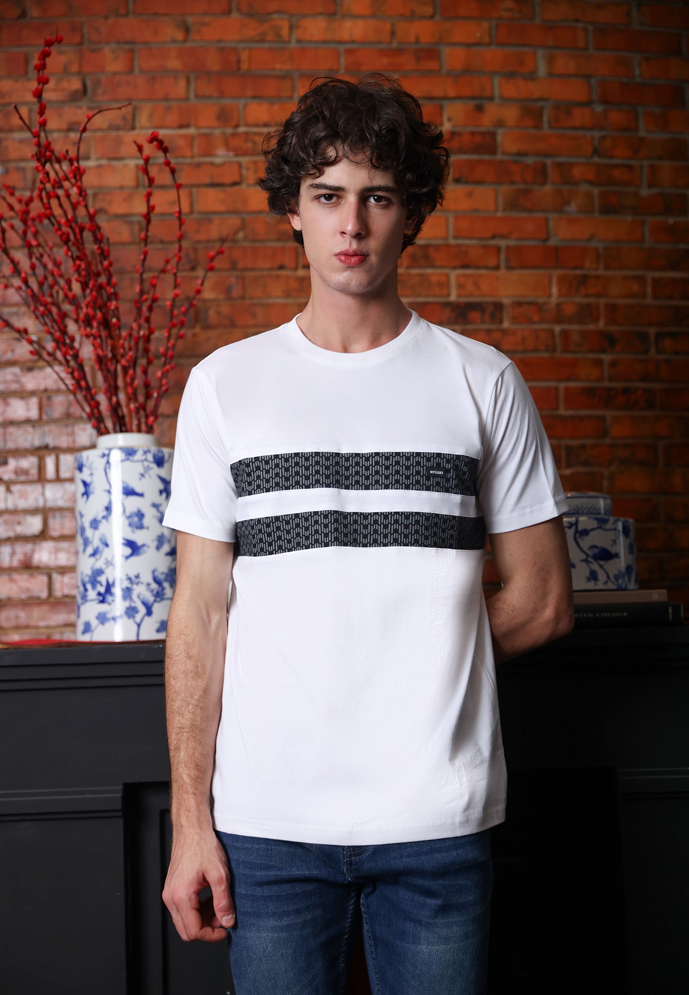 Ryusei Kaos Pria Tsunaru CMB White