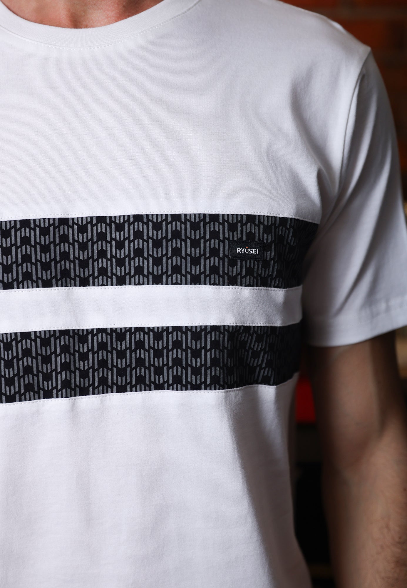 Ryusei Kaos Pria Tsunaru CMB White