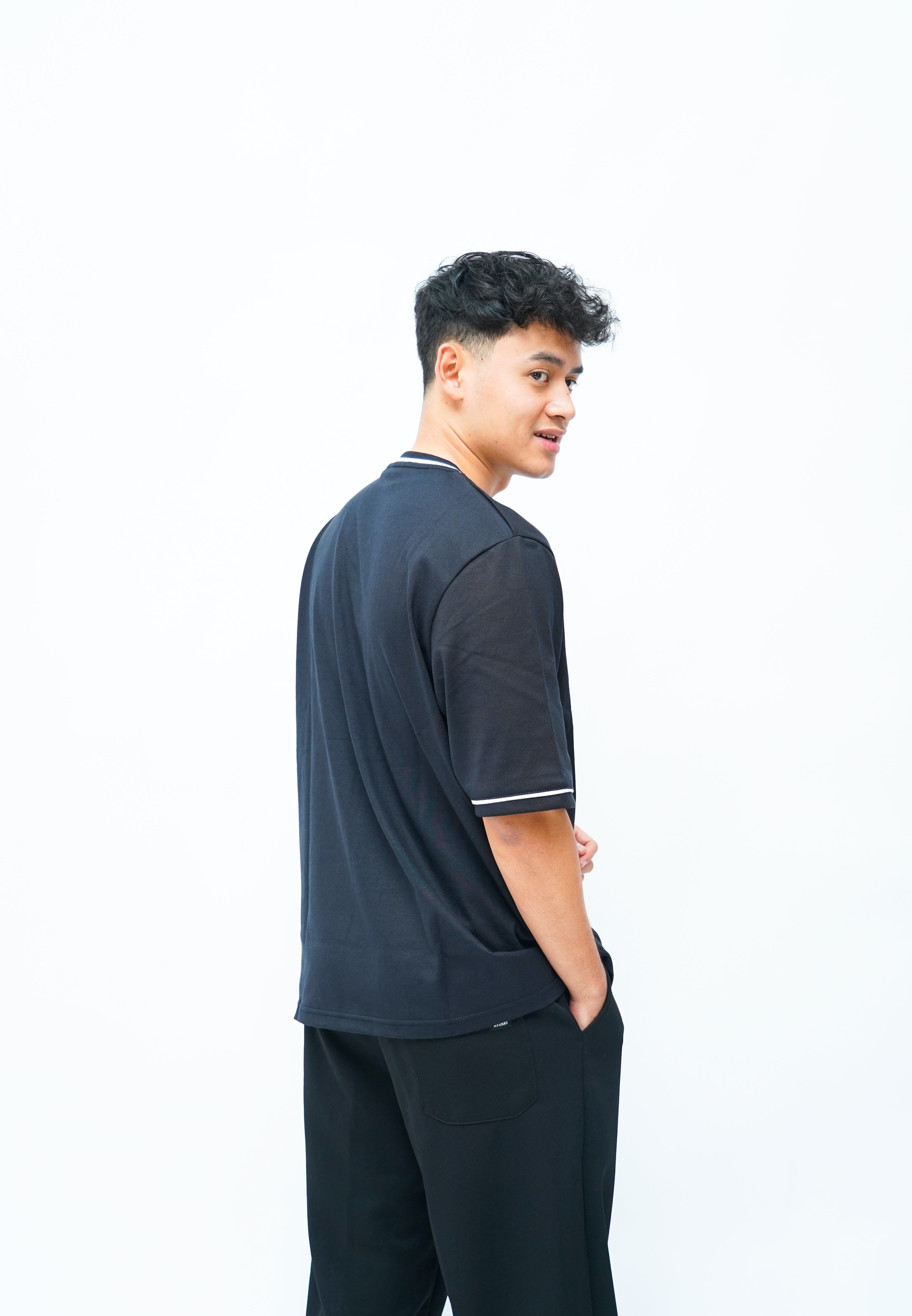 Ryusei Kaos Pria Boxy Oversize Respective