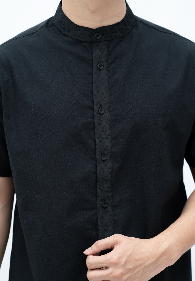 Ryusei Kemeja Kerah Koko Lengan Pendek Akagi Black