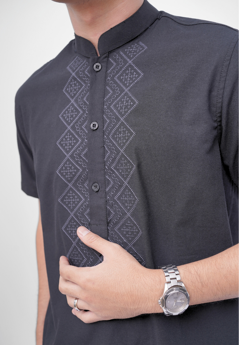 Ryusei Kemeja Kerah Koko Lengan Pendek Yatsuki Black