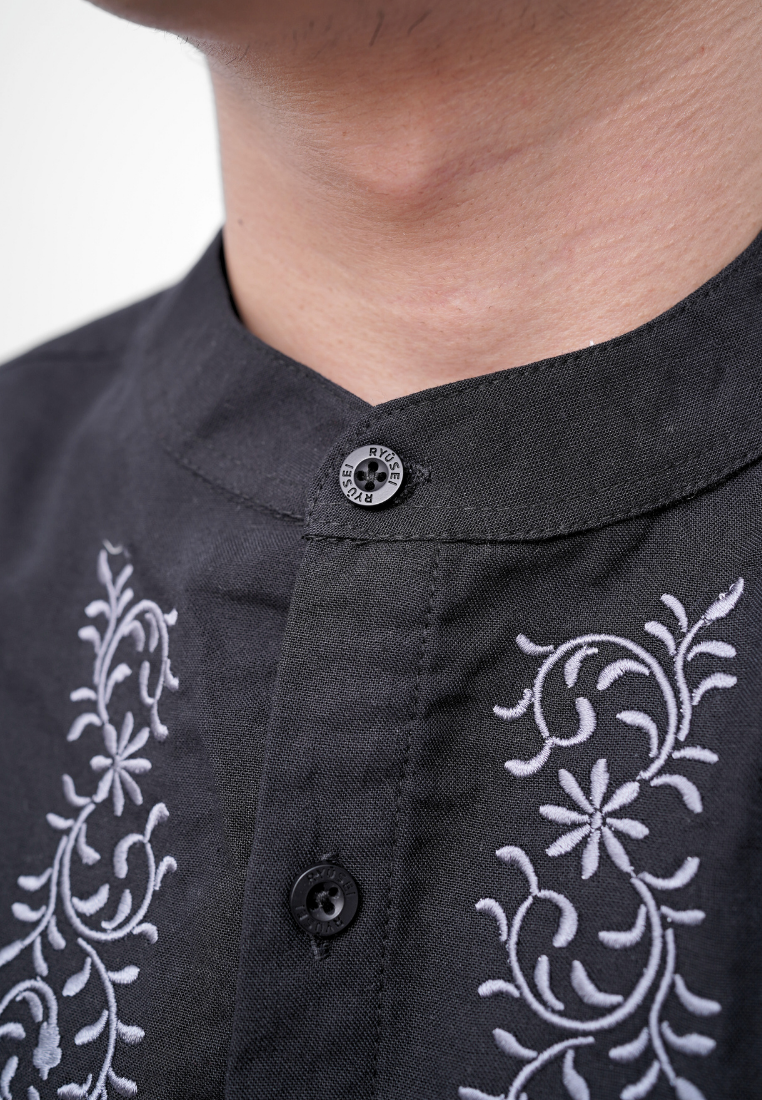 Ryusei Kemeja Kerah Koko Lengan Pendek Kagami Black