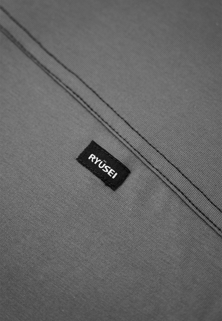 Ryusei Kaos Pria Takama Dark Grey