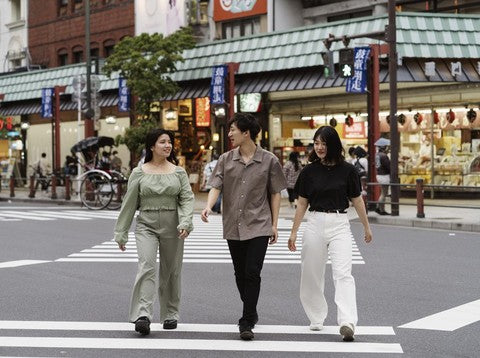 Gaya Minimalis Jepang: Tips Memilih dan Memadukan Outfit yang Simpel namun Chic