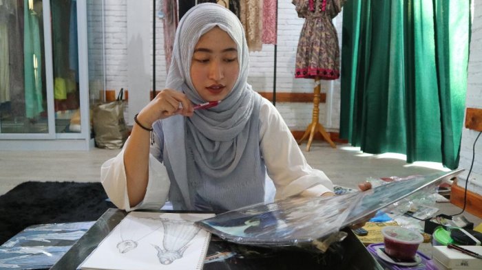 Ingin Menjadi Fashion Designer Indonesia Terkenal? Yuk, Simak Tips dan Tricknya!