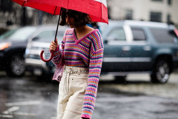 Gaya Stylish untuk Musim Hujan: Tips Fashion yang Praktis dan Trendi