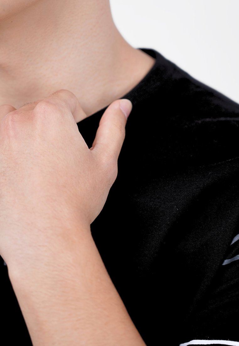 Ryusei Kaos Pria Rewarding Black